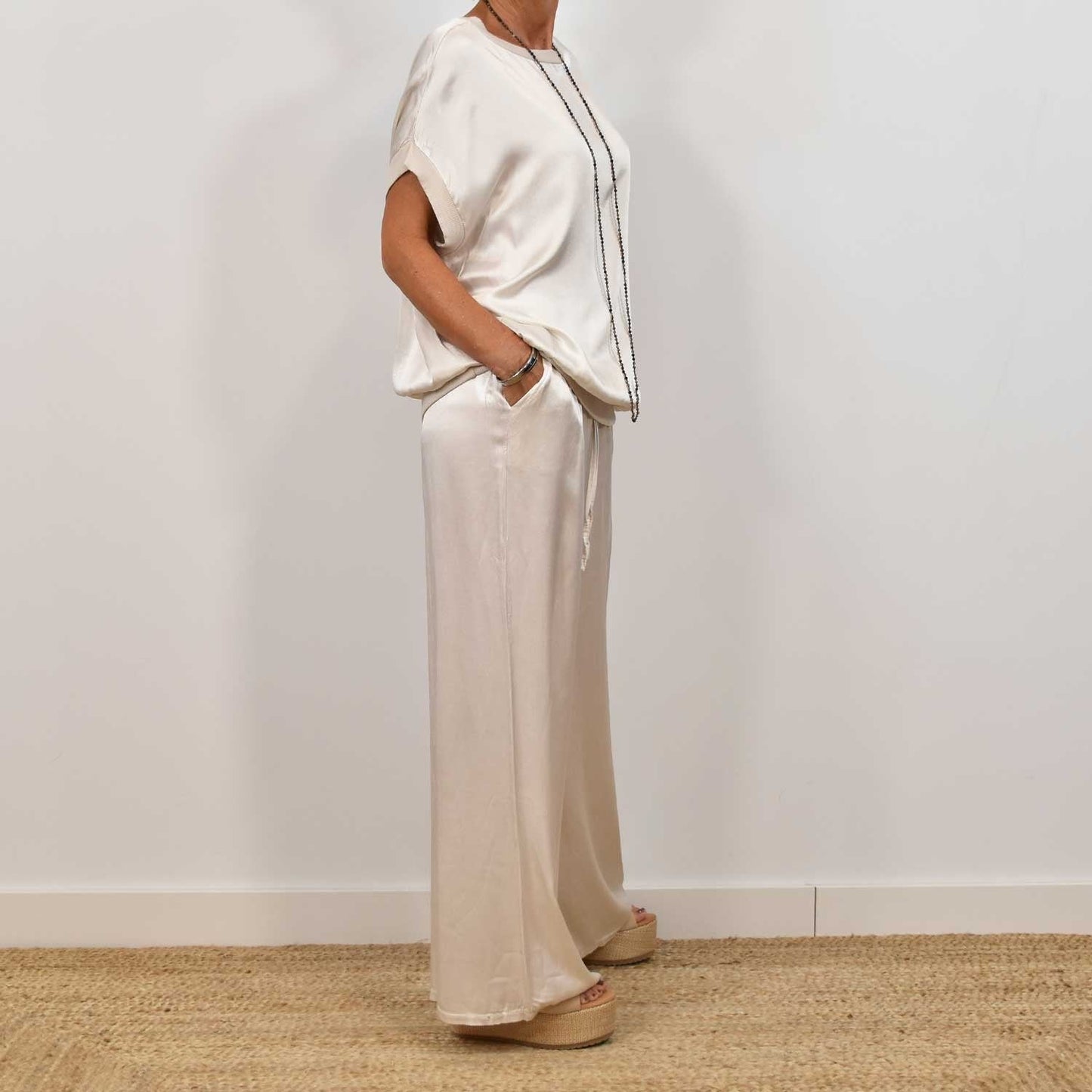 Ensemble en satin chic – haut fluide et pantalon large
