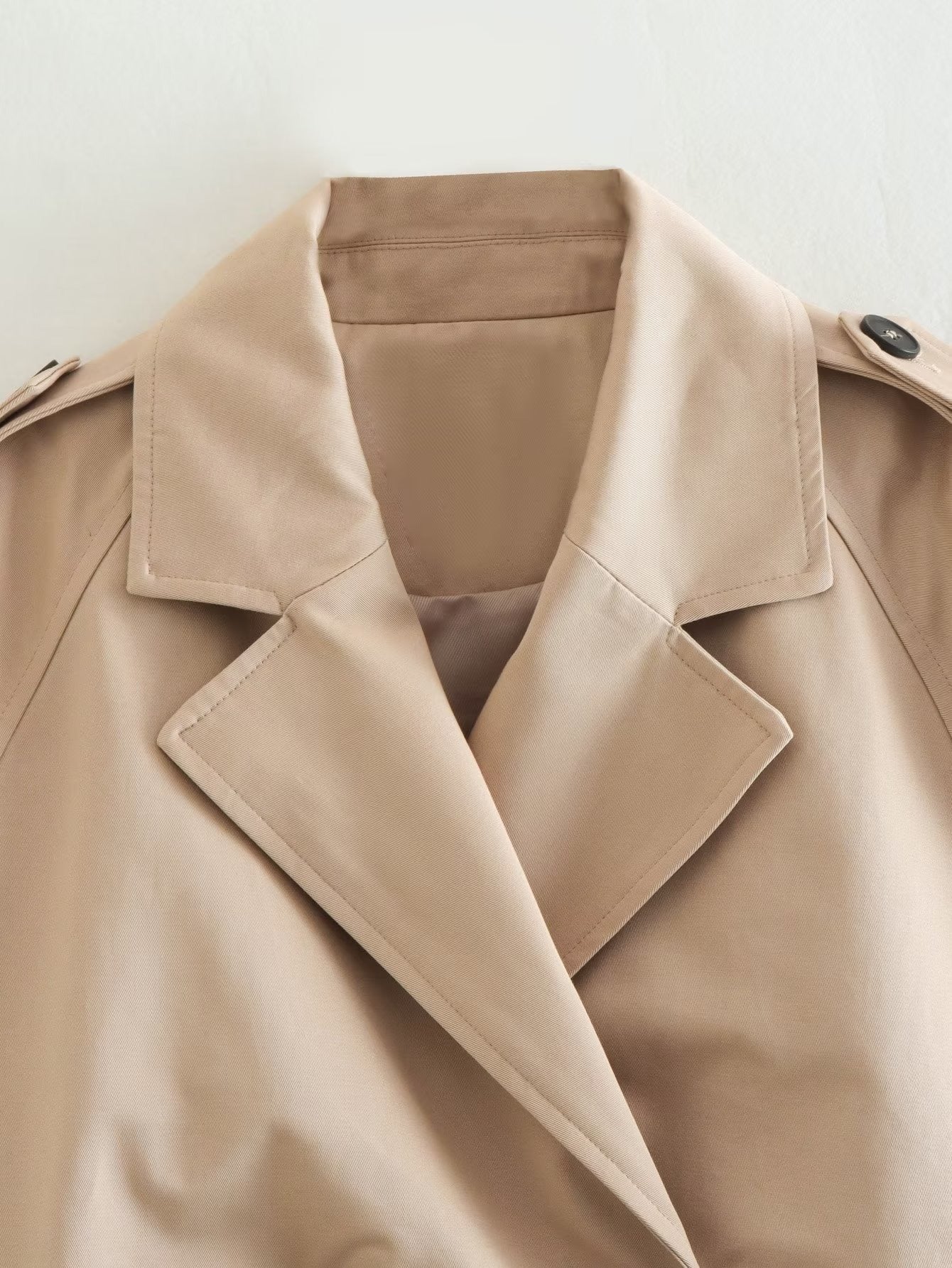 Trench court ceinturé beige