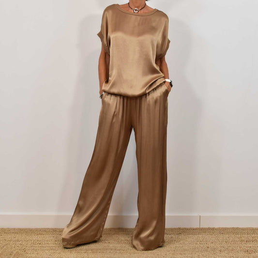 Chic Satin Set – Flowy Top & Wide-Leg Pants