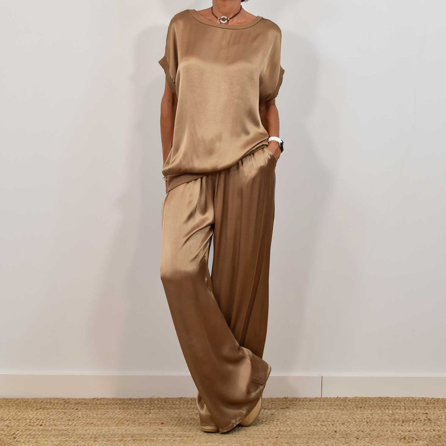 Ensemble en satin chic – haut fluide et pantalon large