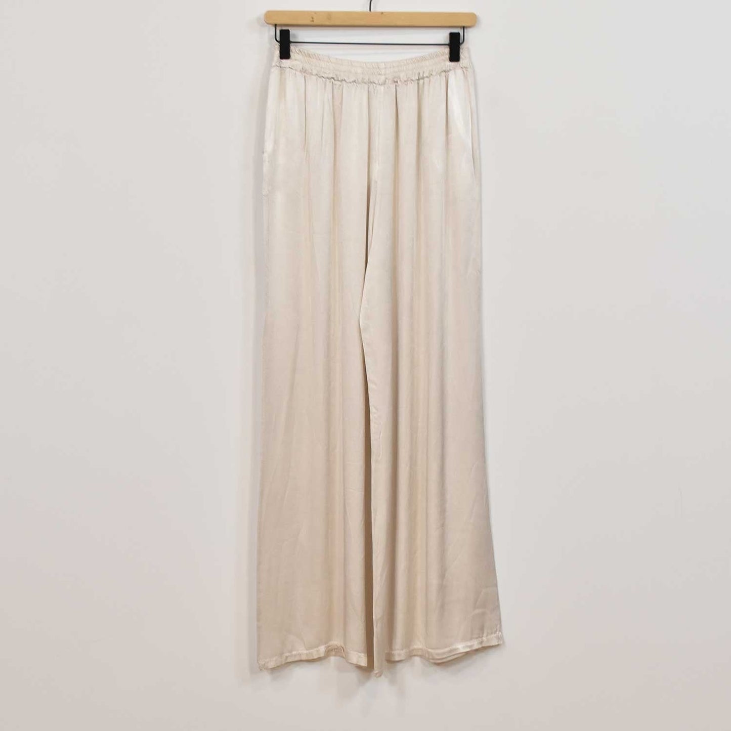 Ensemble en satin chic – haut fluide et pantalon large